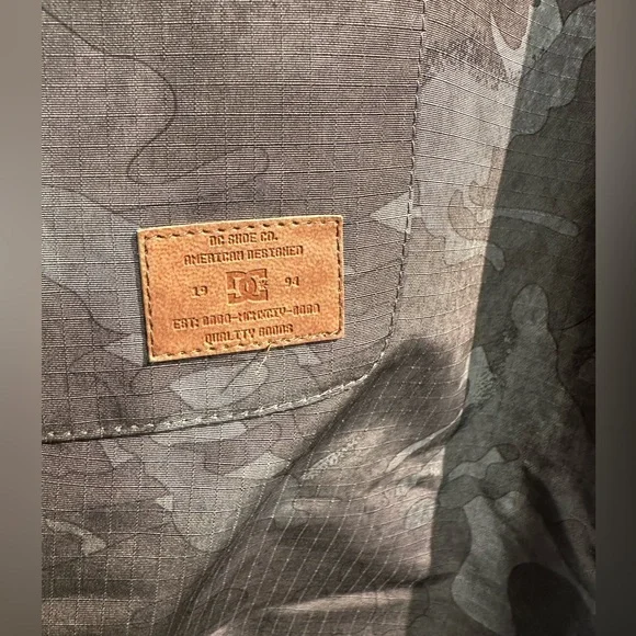 Green camo women’s large DC Shoe Company snowboarding pants, waterproof, 10k - Picture 2 of 10